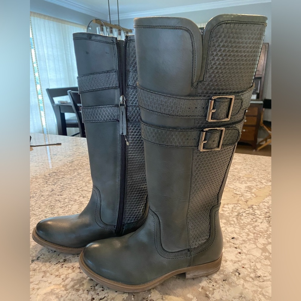ROAN Boots. Distressed look. Blue grey color.